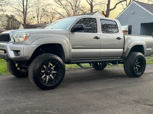 Used 2015 Toyota Tacoma PreRunner w/ SR5 Package RWD image 1