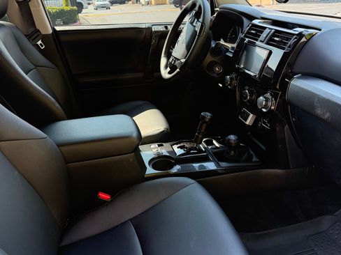 Used 2018 Toyota 4Runner TRD Off-Road Premium AWD/4WD image 19