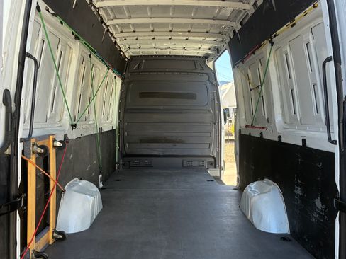 Used 2016 Mercedes-Benz Sprinter 2500 image 12