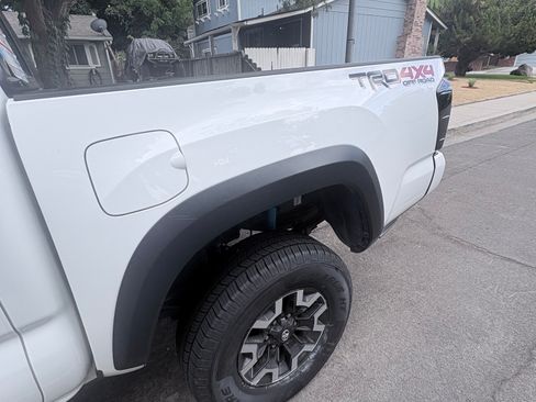 Used 2019 Toyota Tacoma TRD Off-Road w/ Technology Package AWD/4WD image 29