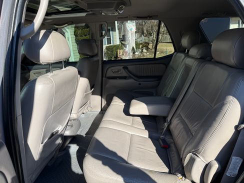 Used 2001 Toyota Sequoia Limited image 16