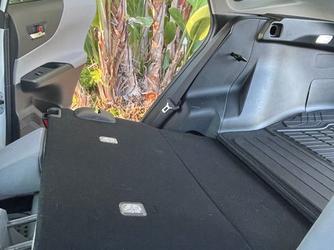 Used 2022 Toyota Venza LE AWD/4WD image 27