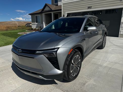 Used 2024 Chevrolet Blazer EV LT image 2