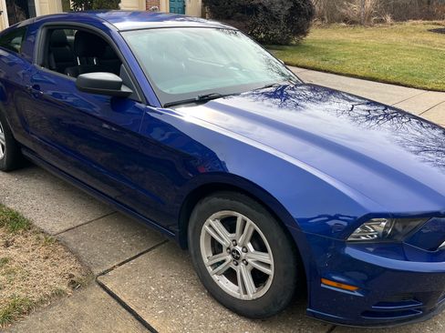 Used 2014 Ford Mustang V6 Coupe 2D image 9