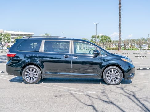 Used 2015 Toyota Sienna Limited Premium image 6