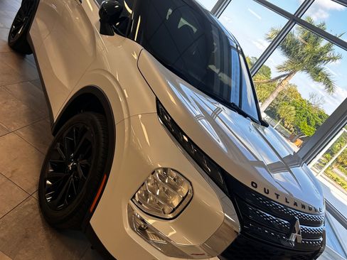 Used 2023 Mitsubishi Outlander SE Black Edition image 9