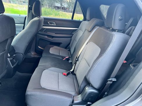 Used 2018 Ford Explorer XLT AWD/4WD image 14