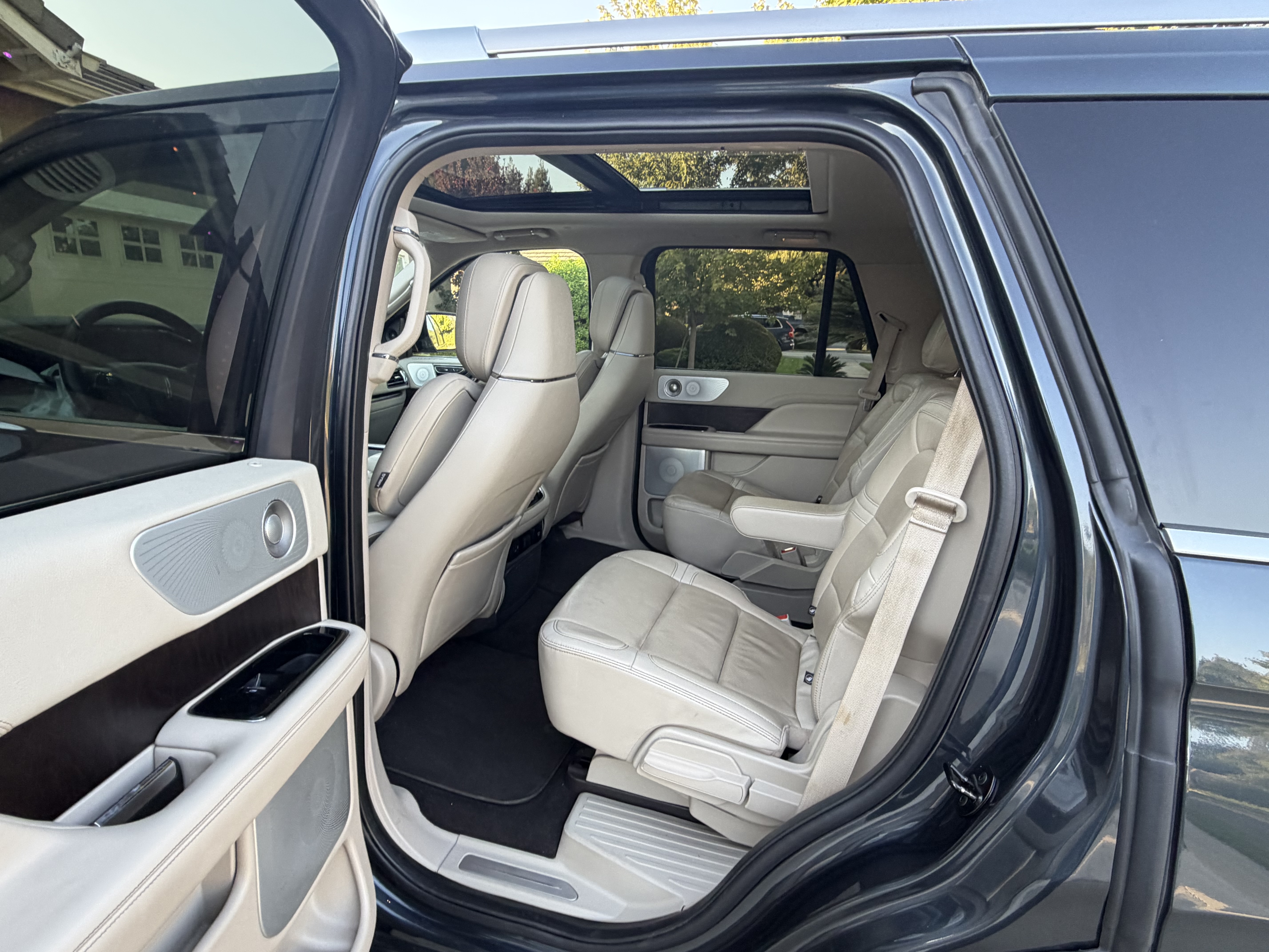 Used 2021 Lincoln Navigator Reserve w/ Luxury Package AWD/4WD image 13
