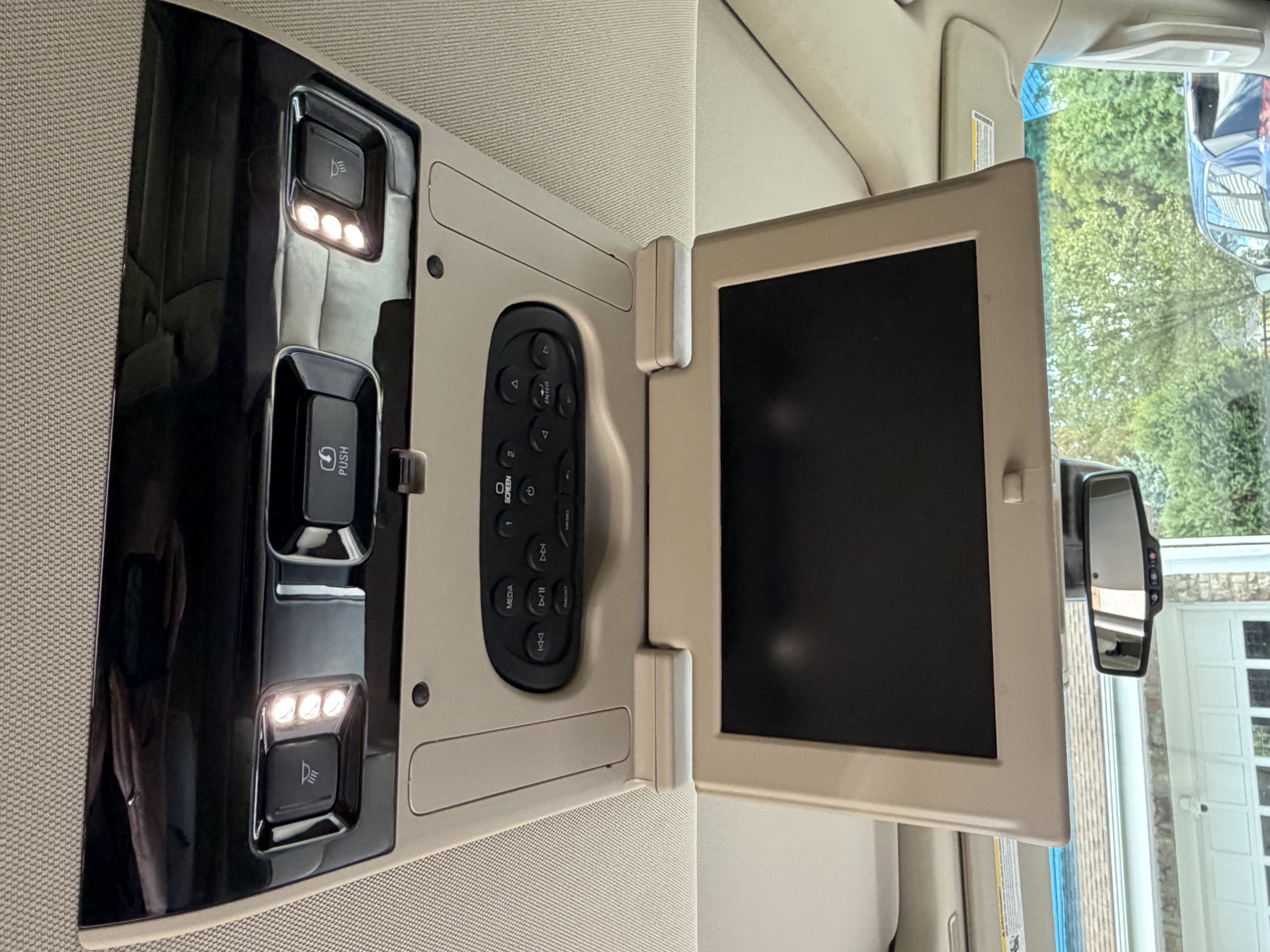 Used 2019 Chevrolet Tahoe LT AWD/4WD image 18