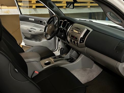 Used 2005 Toyota Tacoma PreRunner image 6