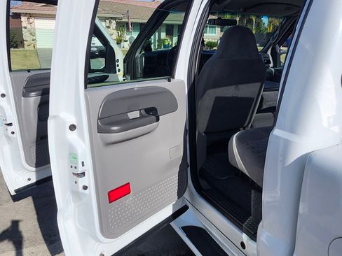 Used 1999 Ford F550 2WD Crew Cab Super Duty image 17