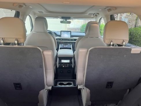 Used 2020 Lincoln Aviator Reserve w/ Equipment Group 201A image 9