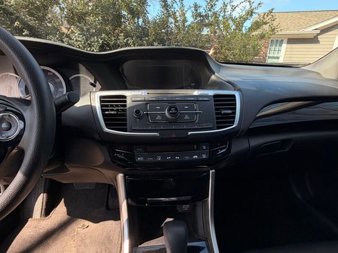 Used 2016 Honda Accord LX image 22