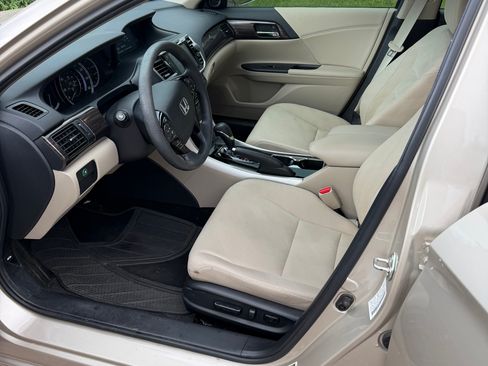 Used 2016 Honda Accord EX image 11