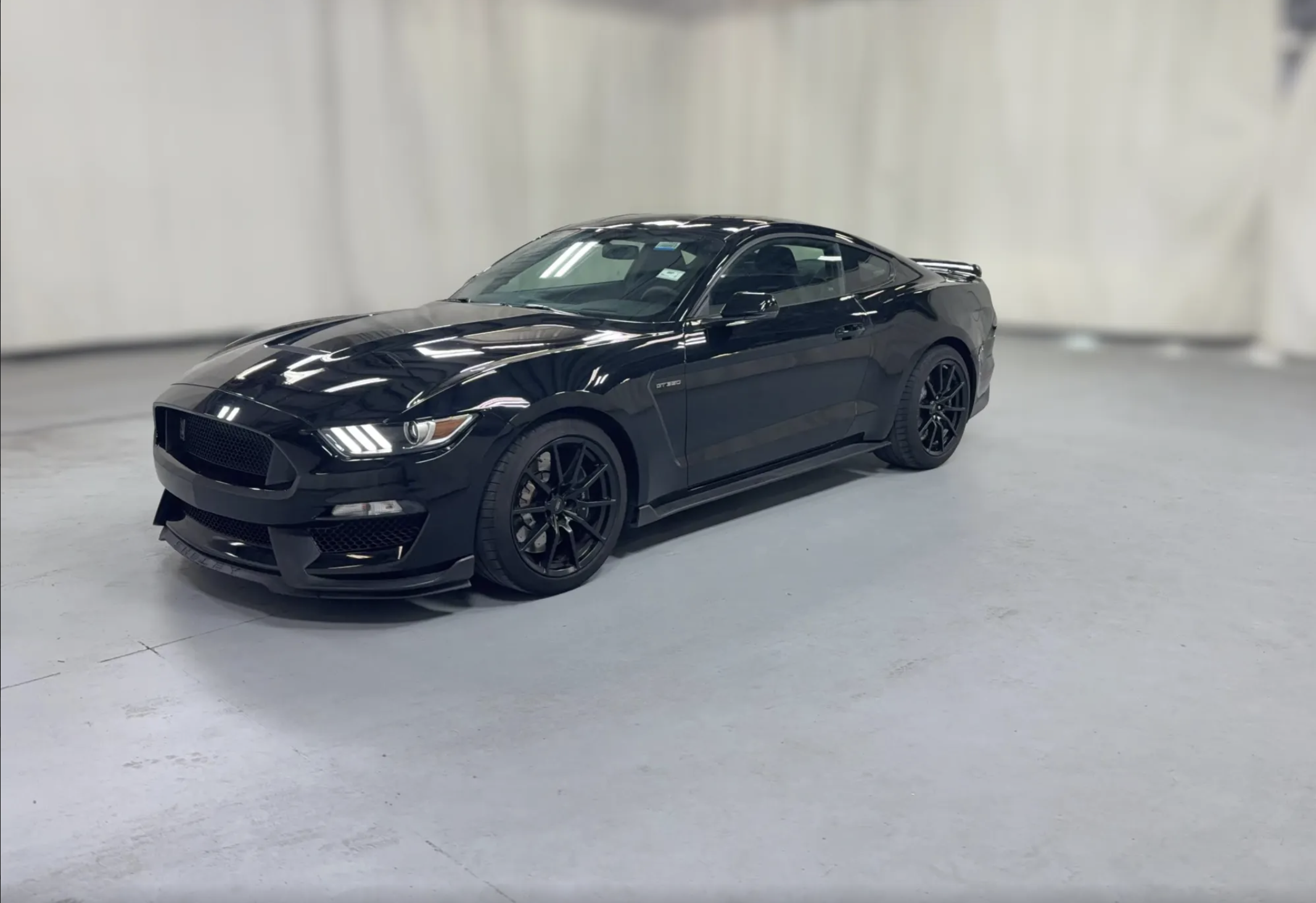 Used 2017 Ford Mustang Shelby GT350 w/ Electronics Package RWD image 2