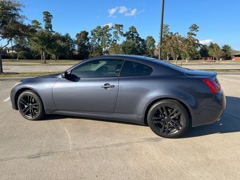 Used 2010 INFINITI G37 x Coupe w/ Premium Pkg image 2