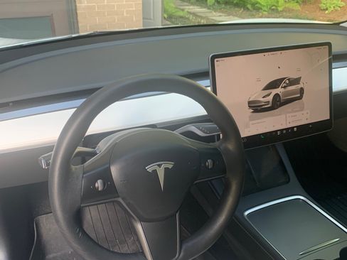 Used 2022 Tesla Model 3 RWD image 4