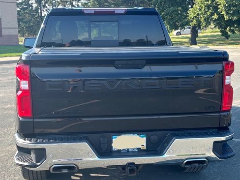 Used 2022 Chevrolet Silverado 1500 LTZ w/ LTZ Convenience Package II AWD/4WD image 2