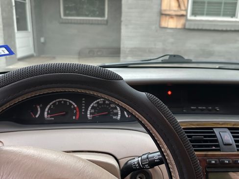 Used 2000 Toyota Avalon XL image 5