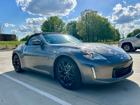 Used 2016 Nissan 370Z Touring image 14