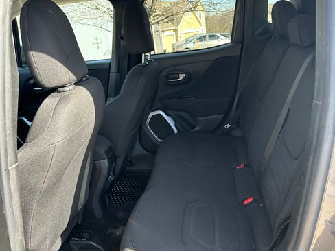 Used 2018 Jeep Renegade Latitude w/ Cold Weather Group image 11