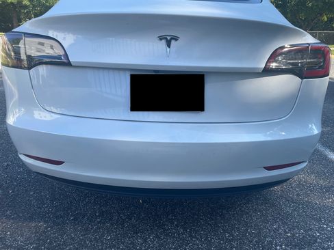 Used 2023 Tesla Model 3 Standard Range image 2