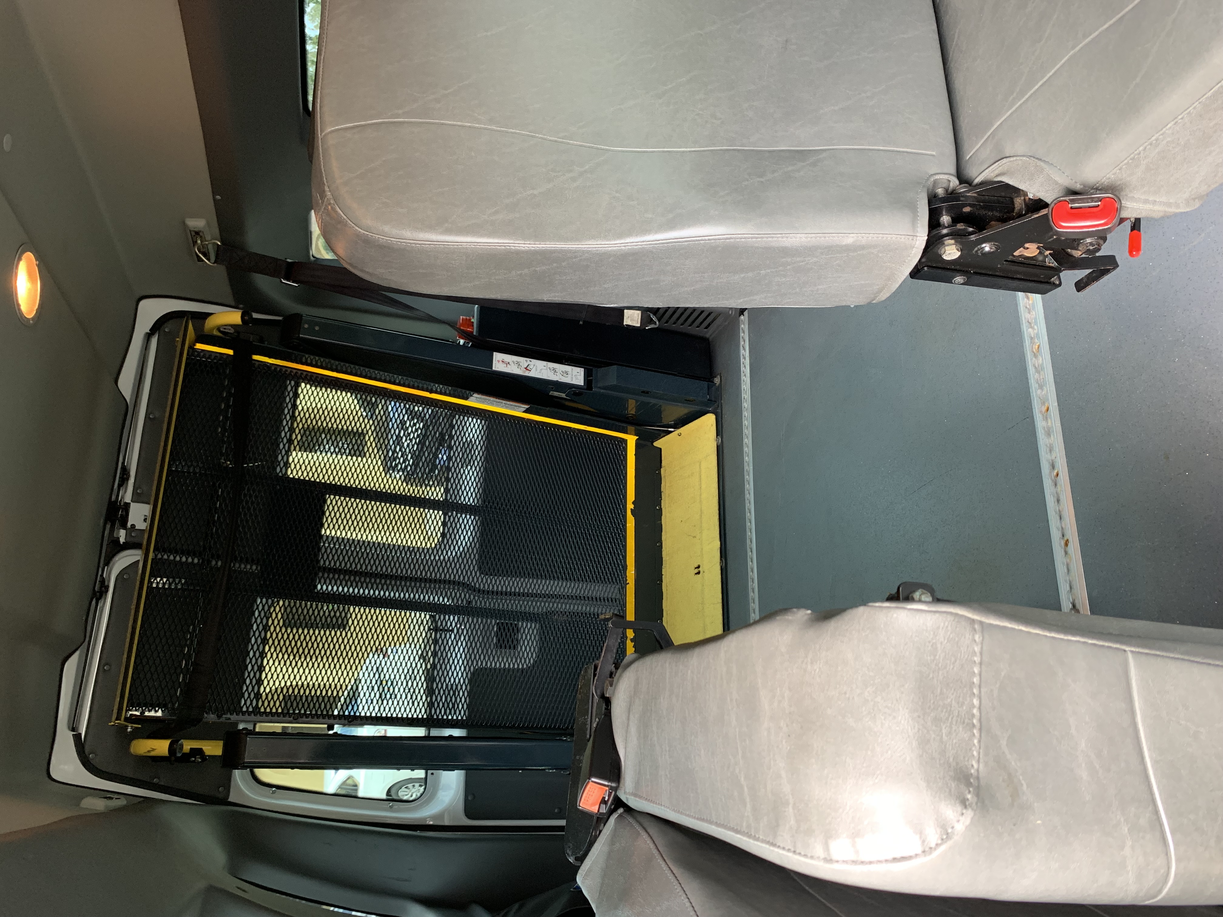 Used 2009 Ford E-250 and Econoline 250 Extended RWD image 10