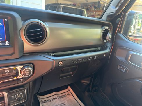 Used 2018 Jeep Wrangler Unlimited Sport S AWD/4WD image 14