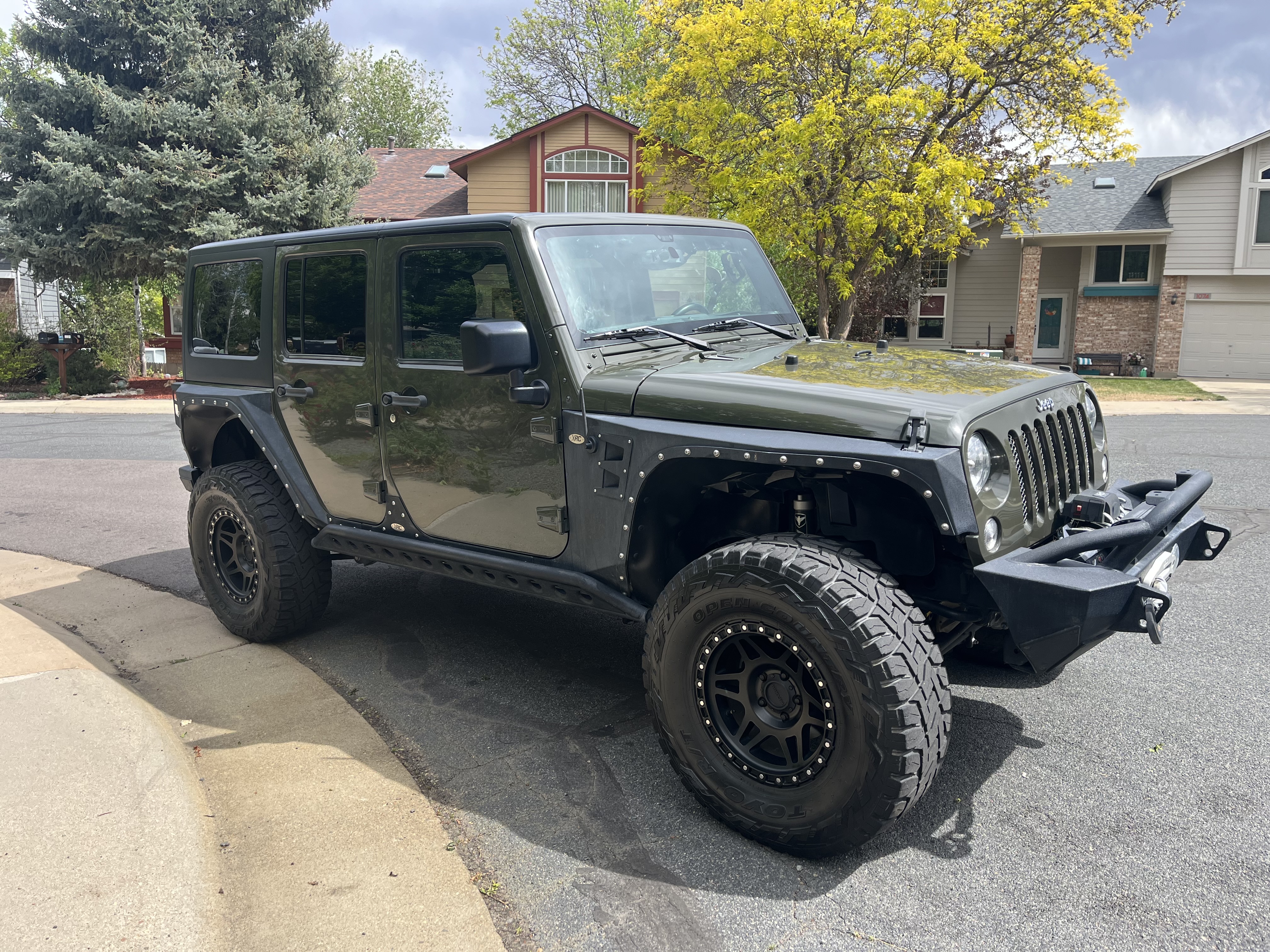 Used 2015 Jeep Wrangler Unlimited Rubicon w/ Connectivity Group AWD/4WD image 11