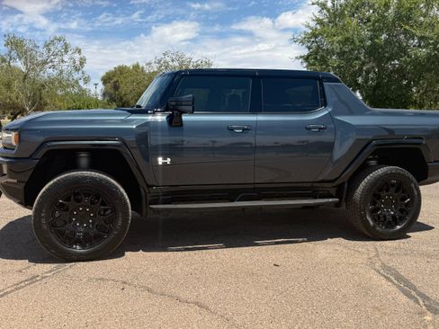 Used 2025 GMC Hummer EV 2X AWD/4WD image 1