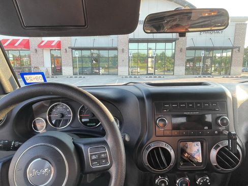 Used 2016 Jeep Wrangler Sport image 12