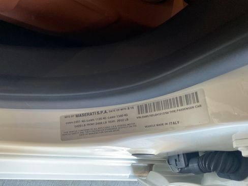 Used 2017 Maserati Ghibli w/ Luxury Package image 12