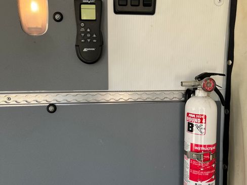 Used 2017 Mercedes-Benz Sprinter 2500 image 20