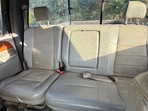 Used 2003 Ford F350 XLT image 8