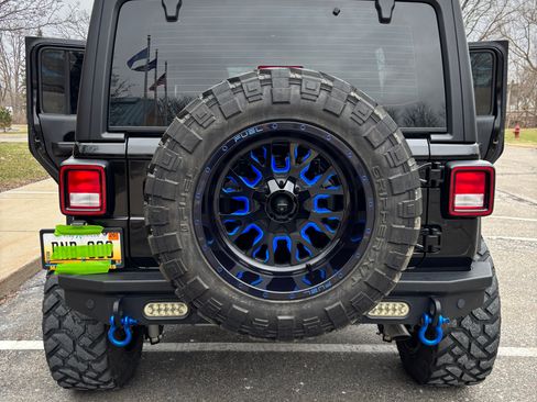 Used 2018 Jeep Wrangler Unlimited Sport image 17