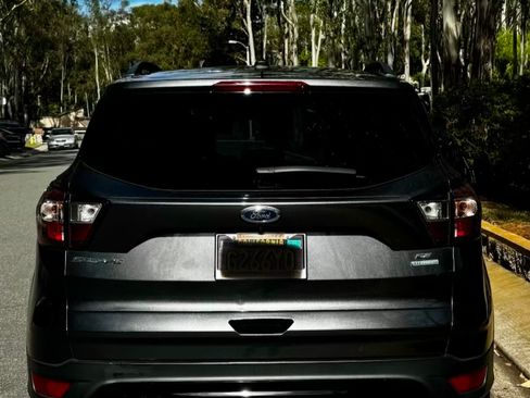 Used 2017 Ford Escape SE w/ SE Sport Appearance Package image 4