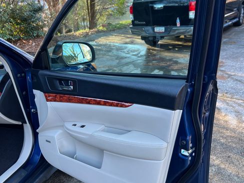 Used 2011 Subaru Outback 2.5i Limited w/ PWR Moonroof Pkg image 10