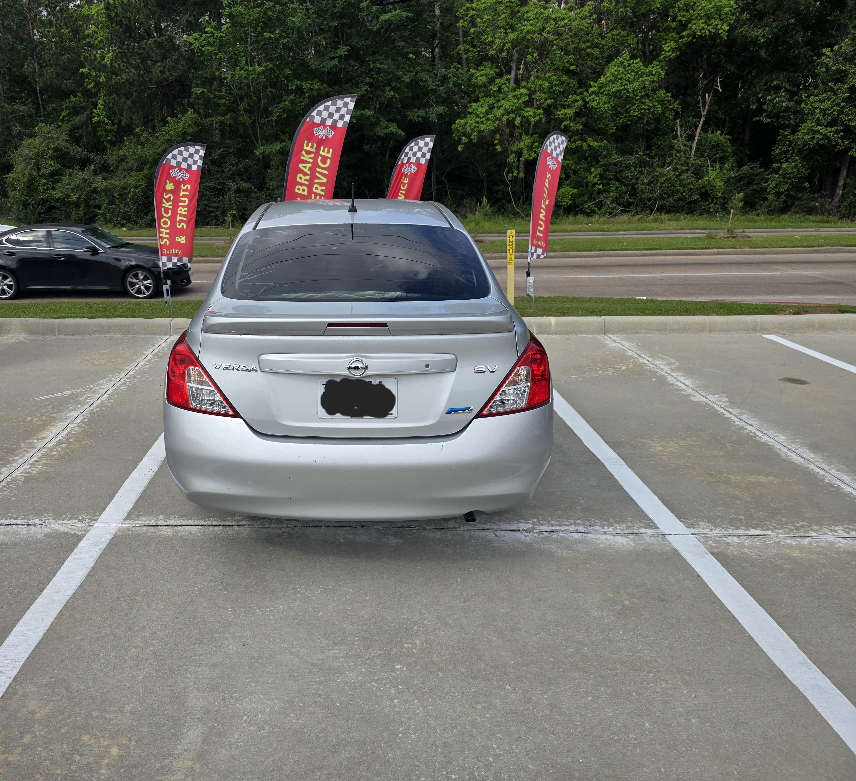 Used 2013 Nissan Versa SV FWD image 9