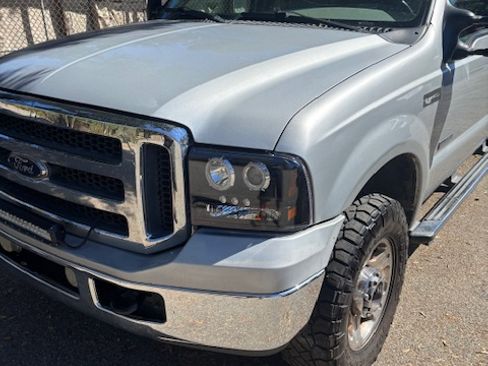 Used 2007 Ford F250 Lariat image 2