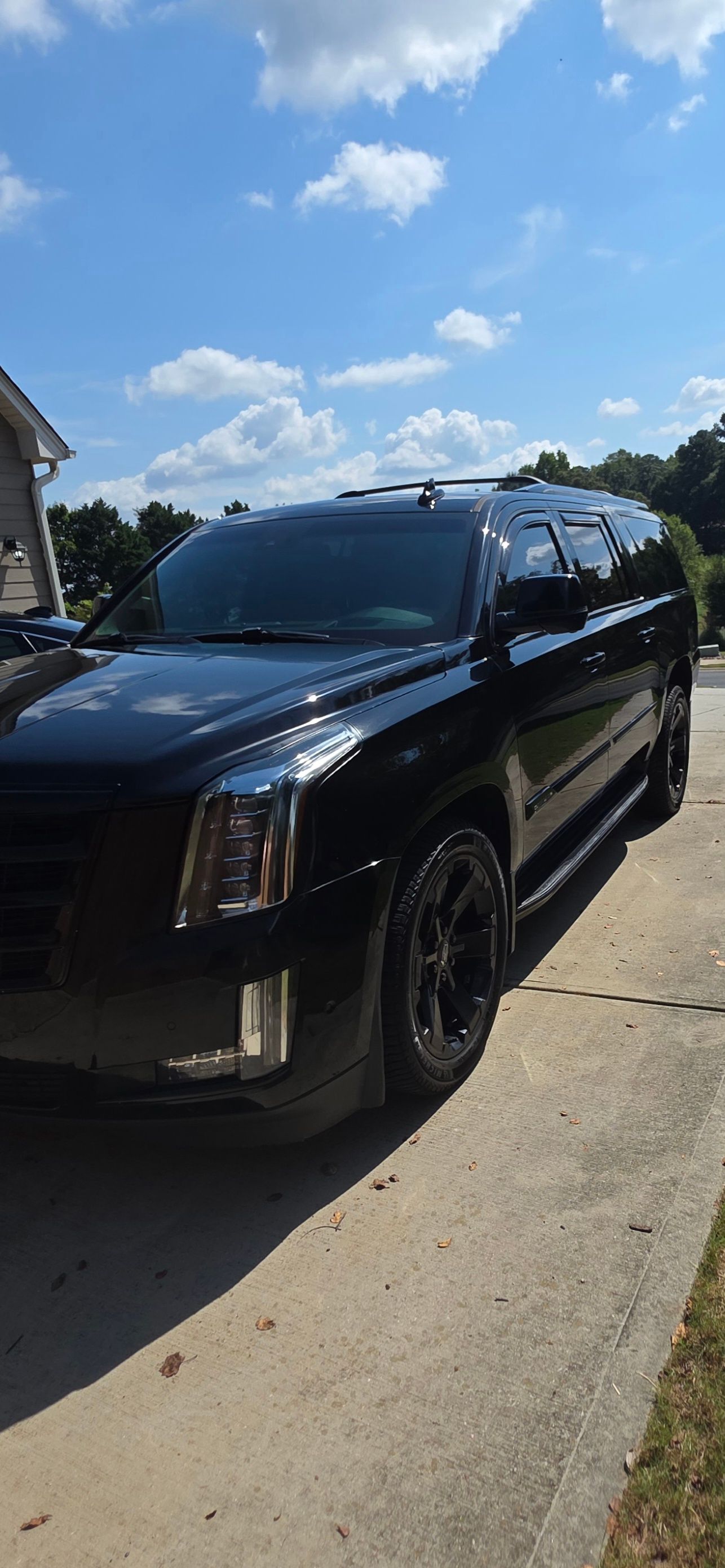 Used 2018 Cadillac Escalade ESV Luxury AWD/4WD image 2