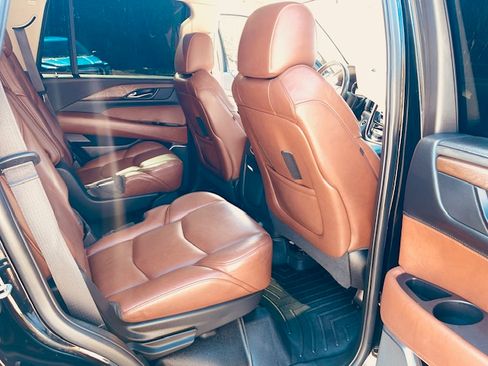 Used 2020 Cadillac Escalade Luxury w/ Escalade Sport Edition image 12