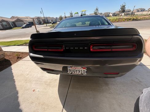 Used 2016 Dodge Challenger R/T RWD image 9