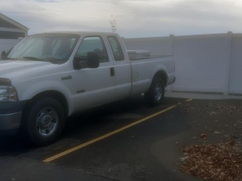 Used 2006 Ford F250 XL image 2