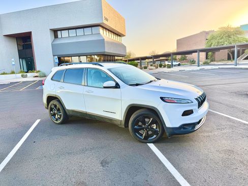 Used 2017 Jeep Cherokee High Altitude FWD image 4