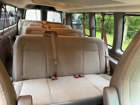 Used 2023 Chevrolet Express 3500 LS w/ Chrome Appearance Package RWD image 22