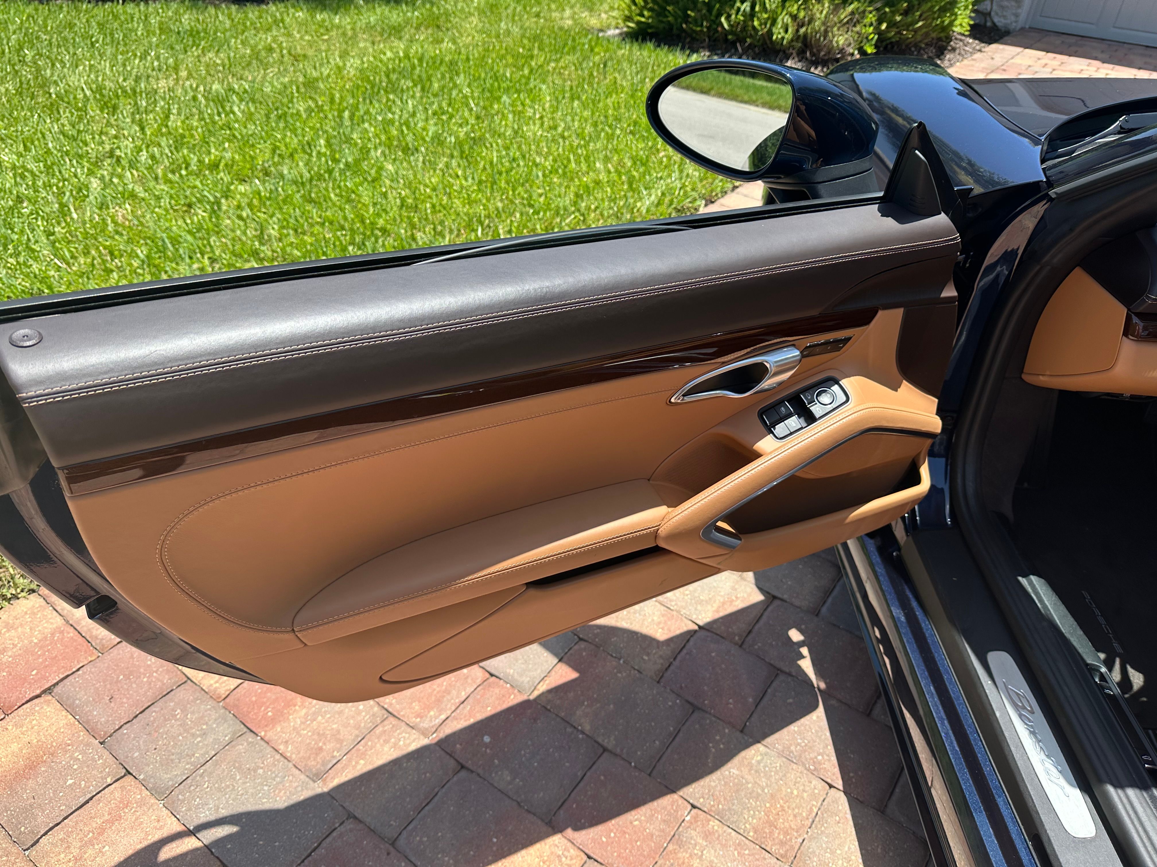 Used 2019 Porsche 718 Boxster RWD image 11
