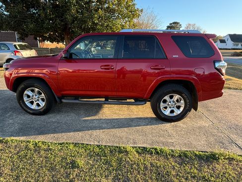Used 2014 Toyota 4Runner SR5 image 2