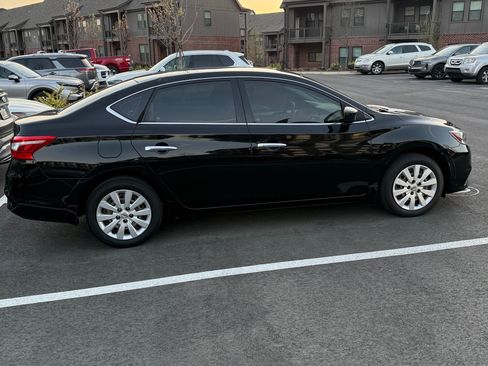 Used 2017 Nissan Sentra S image 5