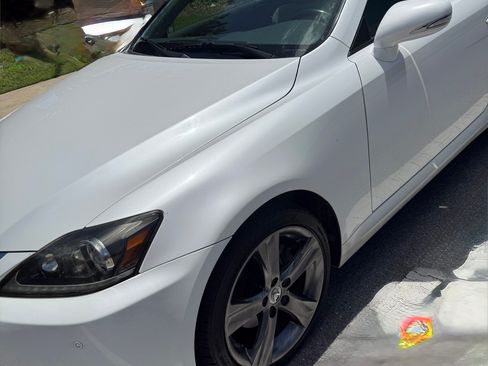 Used 2012 Lexus IS 250C w/ Luxury Pkg RWD image 2