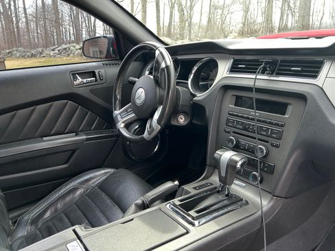 Used 2010 Ford Mustang GT Premium image 11